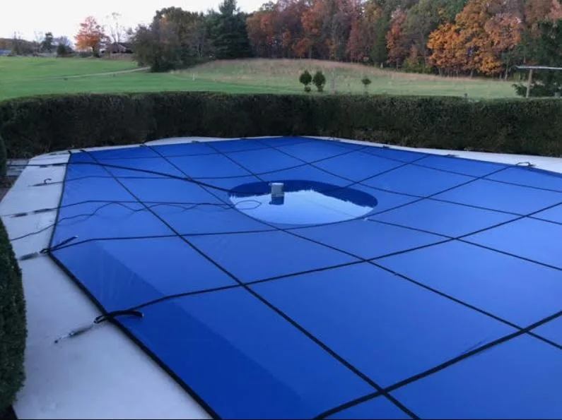Latham 1000V Solid Vinyl In Blue with Pump