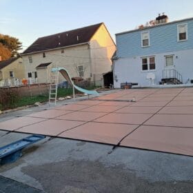 Latham 1000V Solid Vinyl In Tan with Pump