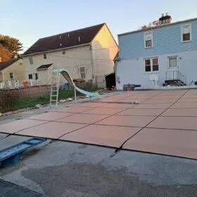 Latham 1000V Solid Vinyl In Tan with Pump
