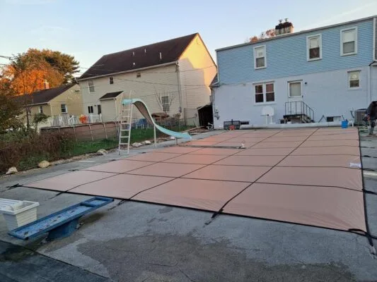 Latham 1000V Solid Vinyl In Tan with Pump