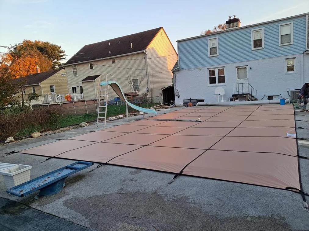 Latham 1000V Solid Vinyl In Tan with Pump