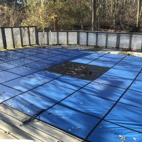Yard Guard Blue Vinyl Solid With Drains Pool Cover